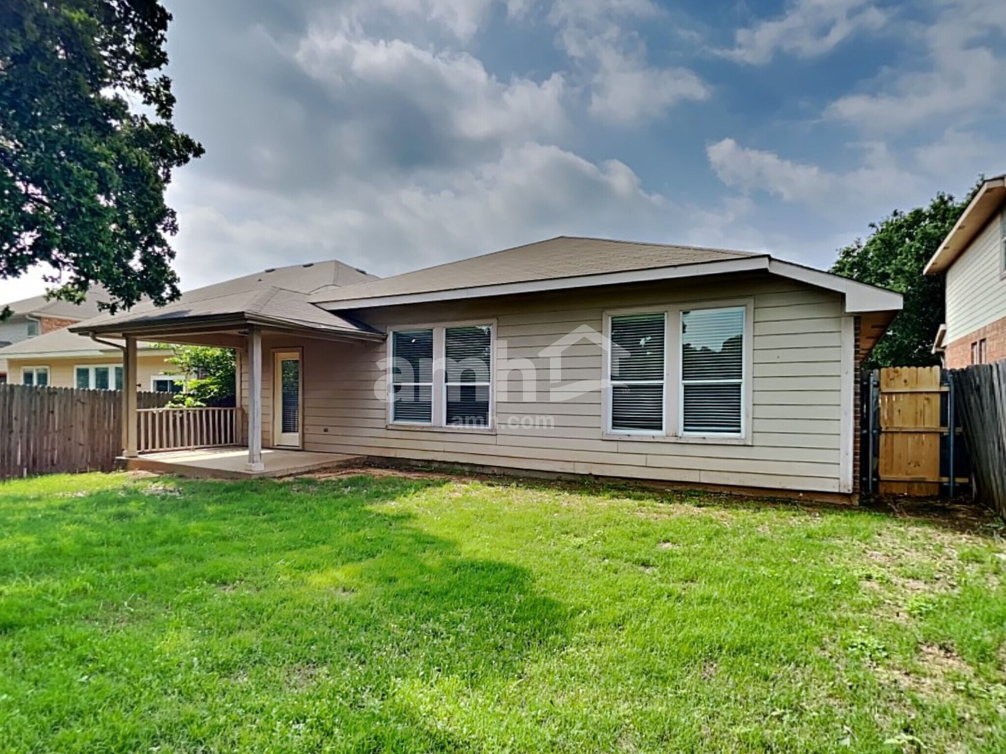 Building Photo - 8065 Plateau Dr