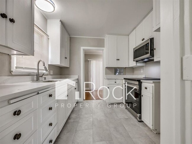 Building Photo - 3 Bedroom Home + 1 Bedroom Apartment near OCU and Uptown!