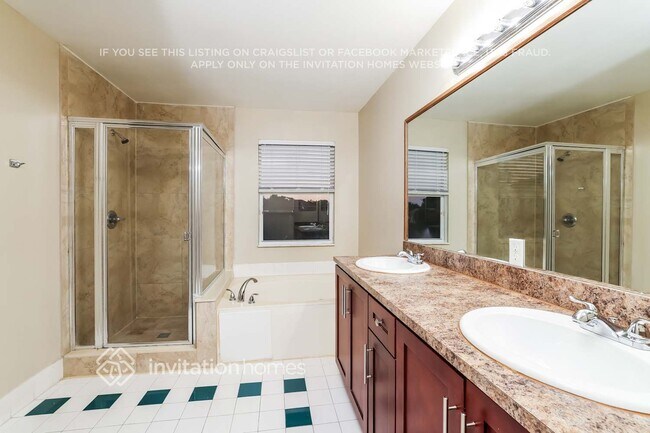 Building Photo - 10254 Serene Meadow Dr N