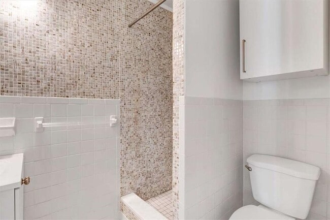 Building Photo - 952 Myrtle St NE