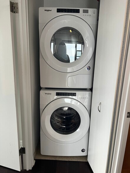 Building Photo - 1560 N Sandburg Ter