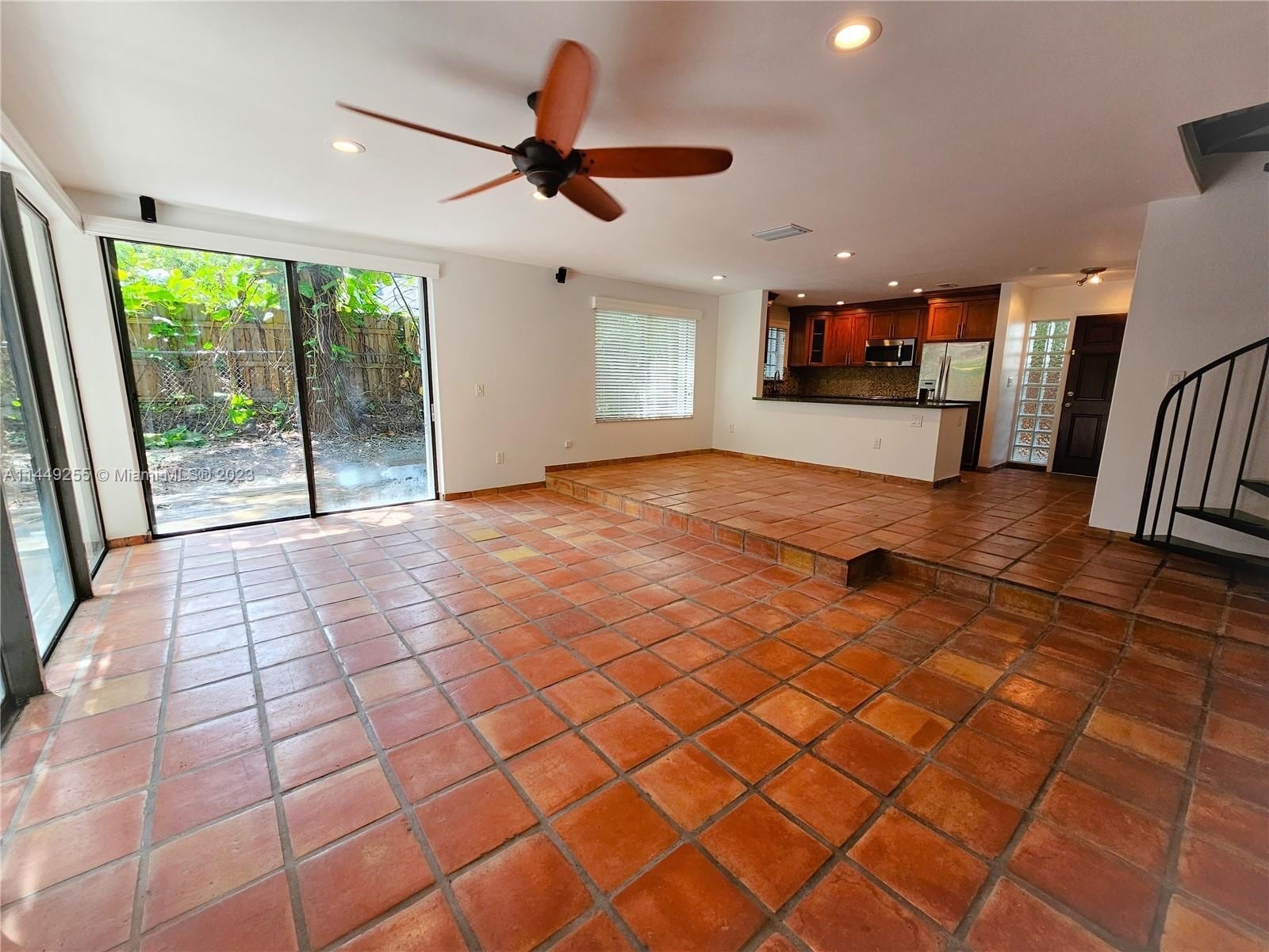 Building Photo - 2989 Bridgeport Ave