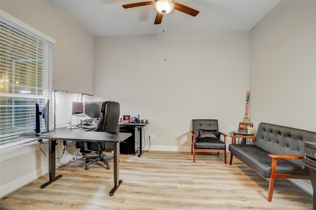 Building Photo - 1619 Chisos Bnd