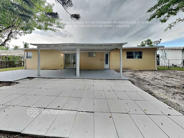 Building Photo - 410 NW 40th St