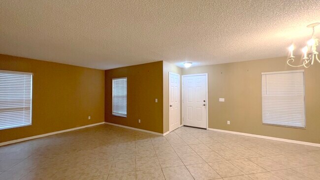 Building Photo - 831 Horseshoe Falls Dr
