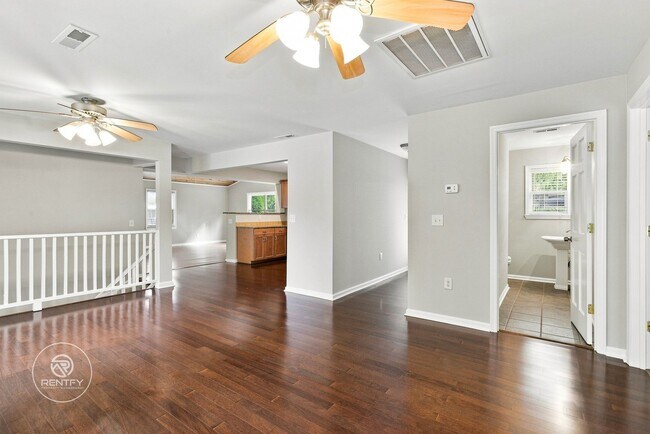 Building Photo - 7088 Wateredge Dr