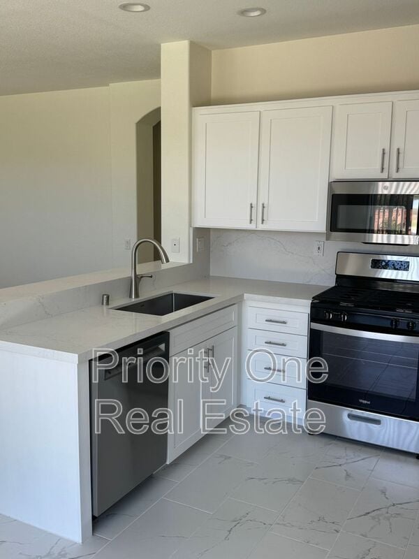 Building Photo - 560 Calle Capistrano