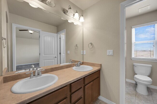 Building Photo - $2,145.00, 4-bed, 2.5-bath located in Colo...