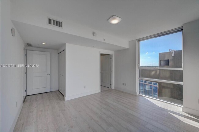 Building Photo - 400 Sunny Isles Blvd