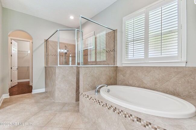 Building Photo - 263 Stonewell Dr