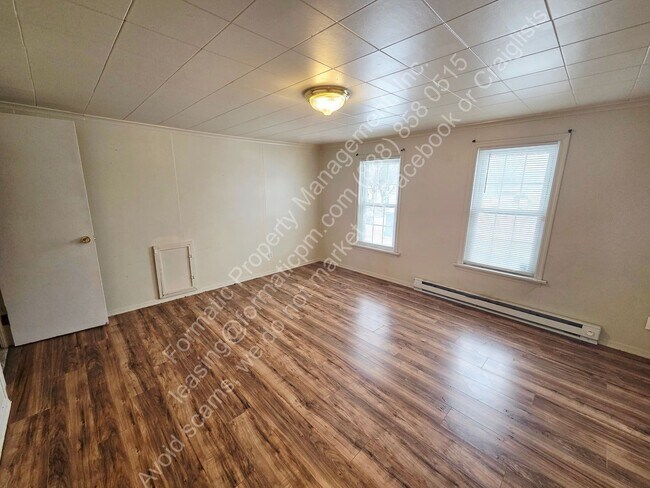 Building Photo - 323 Hughes St