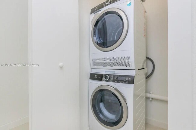 Building Photo - 25850 SW 140th Ct