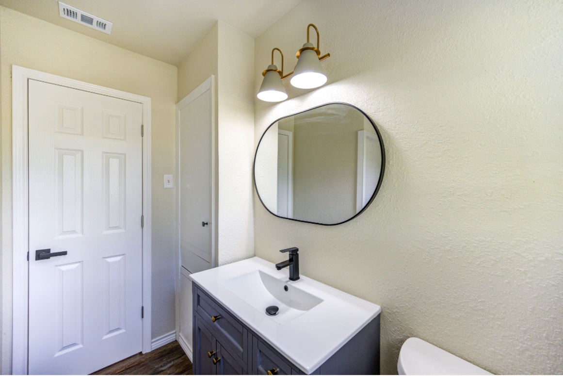 Building Photo - 1210 N Natchez Dr