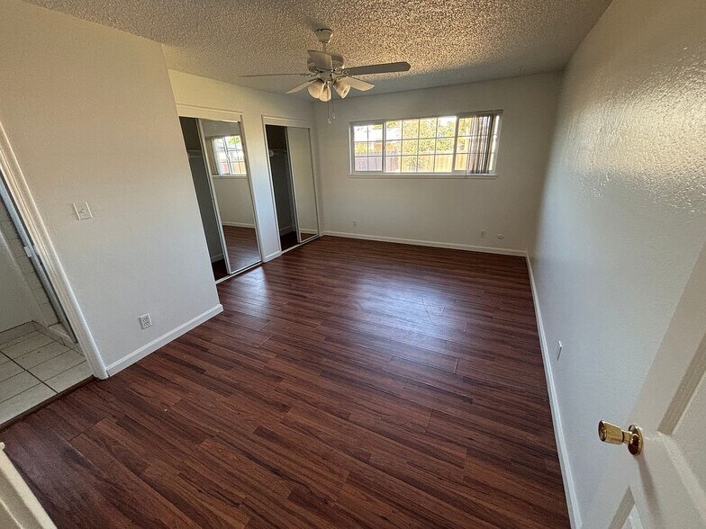 Building Photo - 4504 N Garden Ave