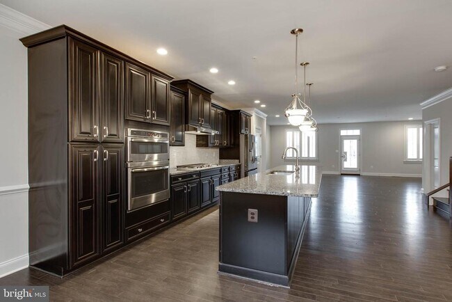 Building Photo - 8526 Pine Springs Dr