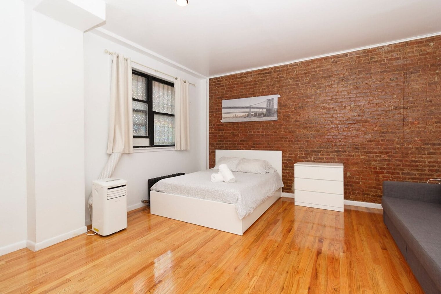 Building Photo - 215 B E 95th St