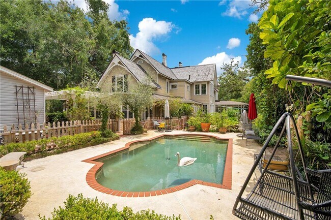 Building Photo - Queen Anne Victorian Estate