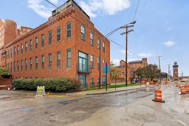 Building Photo - 55 W Livingston Ave