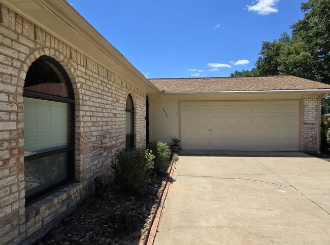 Building Photo - 4055 Cypressdale Dr