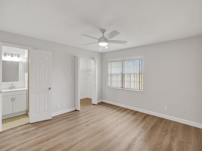 Building Photo - 8503 NW 35th Ct