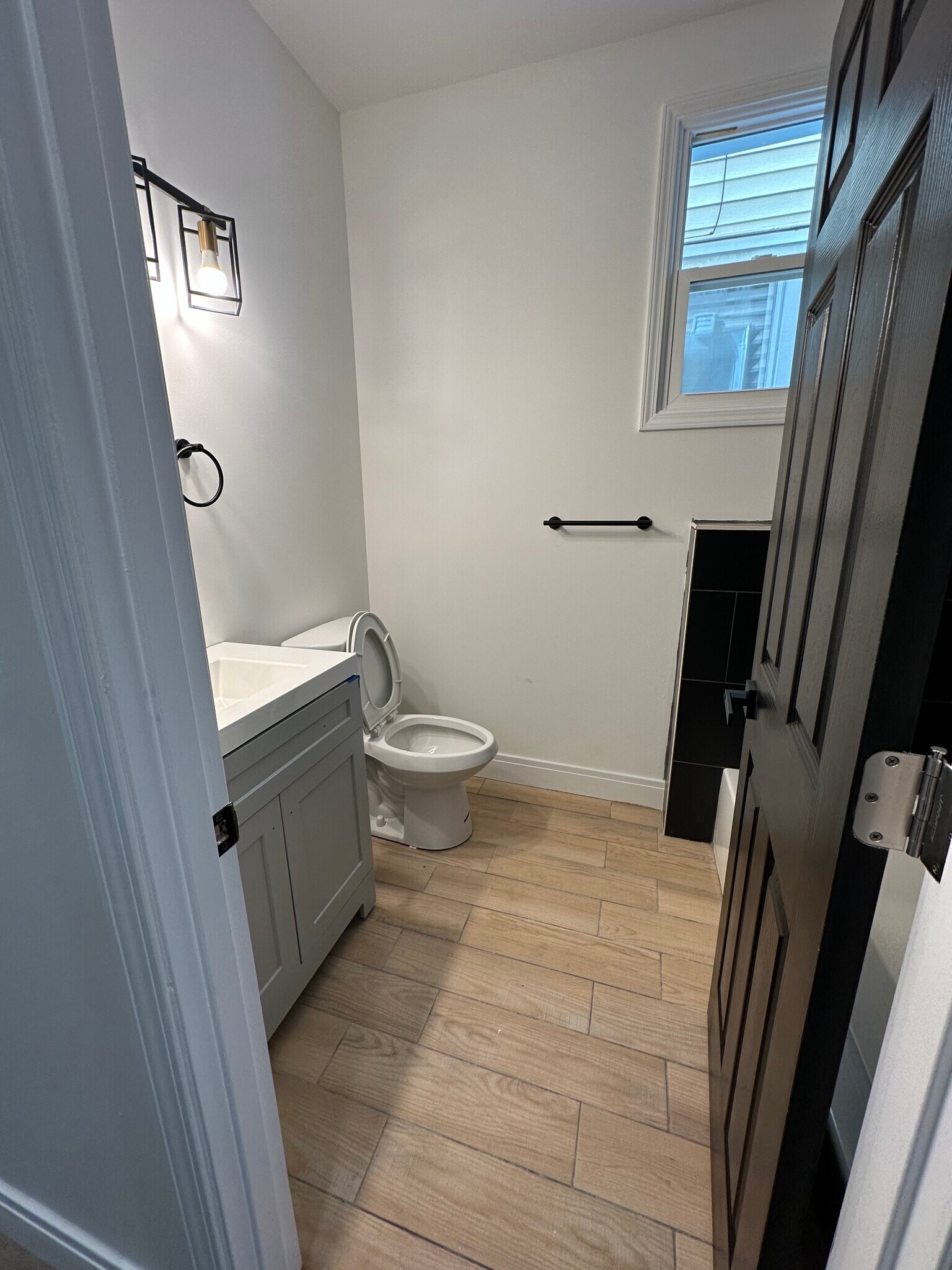 Building Photo - 2113 N Lorel Ave