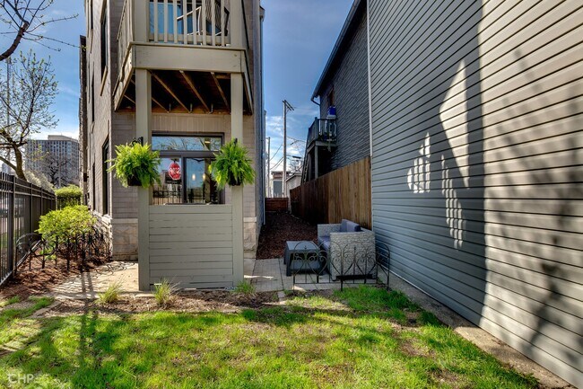 Building Photo - 750 N Willard Ct