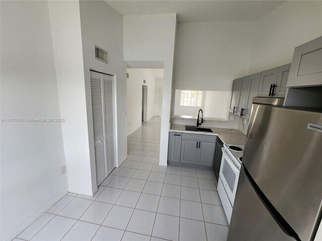 Building Photo - 6465 SW 130th Pl