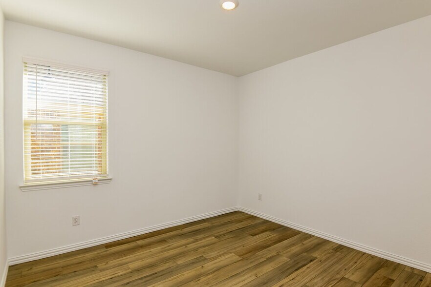 Building Photo - 14785 Mainstay Way