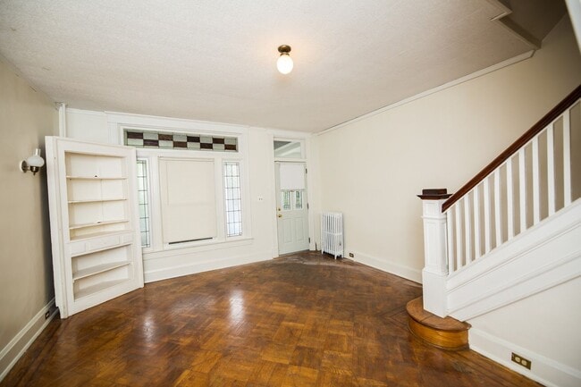 Building Photo - Charles Village 2bd/2ba Rowhome with Parking Spots, W/D and more! Available 7/20