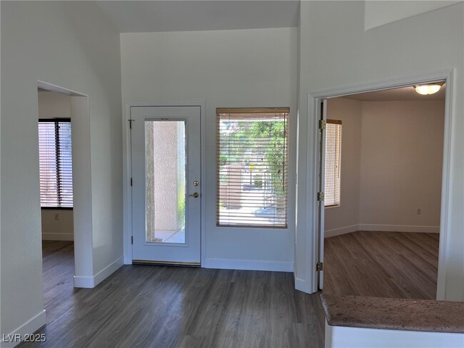 Building Photo - 9828 Villa Ridge Dr