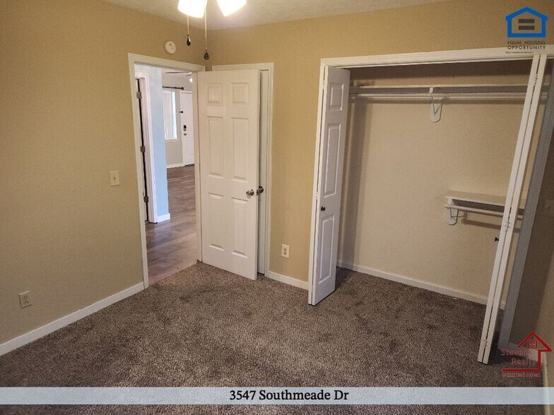 Building Photo - 3547 Southmeade Dr