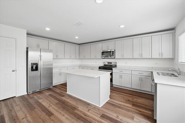 Building Photo - 16000 Isles Dr