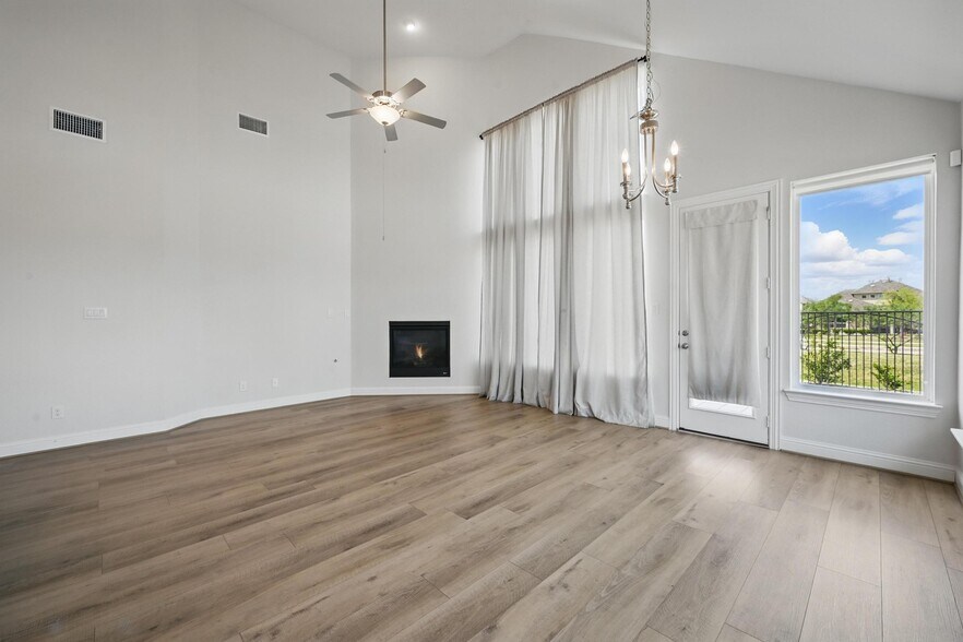 Building Photo - 3010 Barefoot Ln