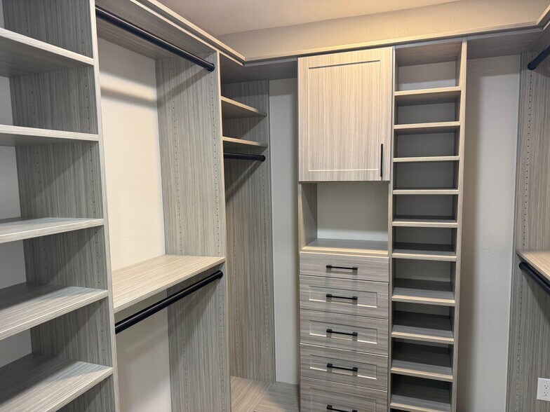 Building Photo - 3017 Placita Chorro