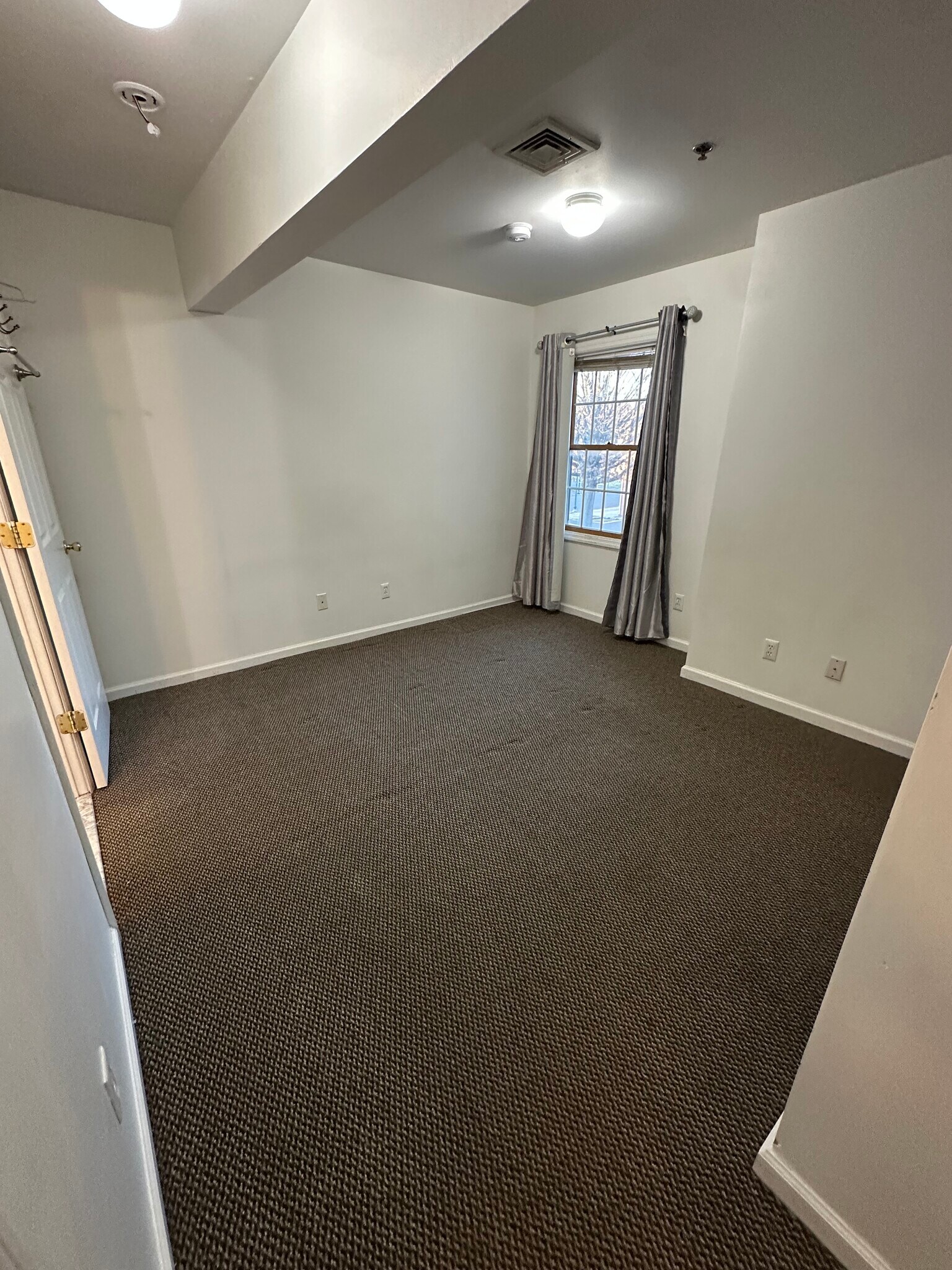 Building Photo - 405 Park Ave