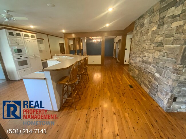 Building Photo - 3505 Cougar Lk Rd