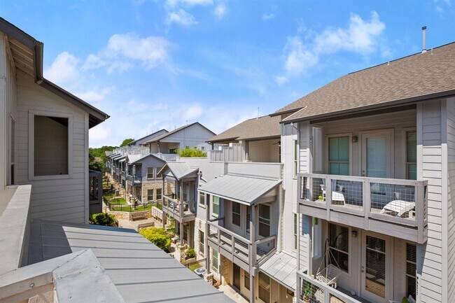 Building Photo - 2520 Bluebonnet Ln