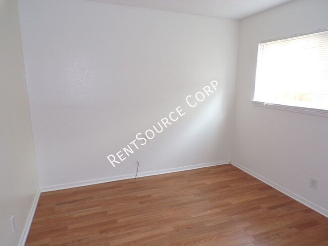 Building Photo - 1820 Calico Dr