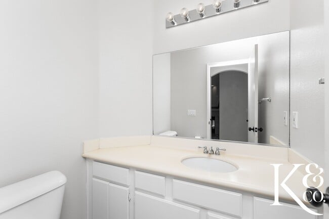 Building Photo - 549 Avenida Magdalena