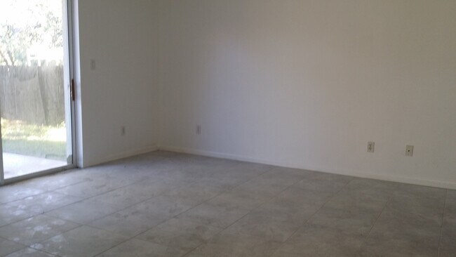 Building Photo - North Biscayne 3/2/2 / NEW PRICE / $ 1800