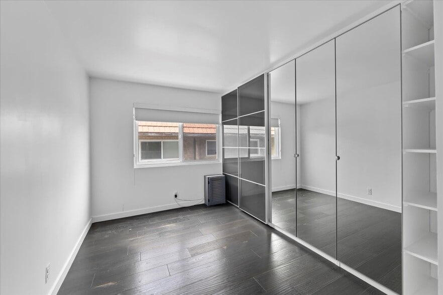 Building Photo - 163 Paseo De La Concha