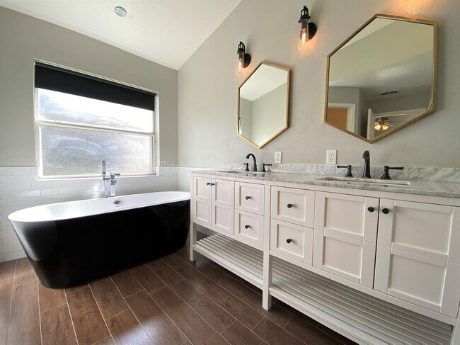 Building Photo - 225 Wild Pine Point