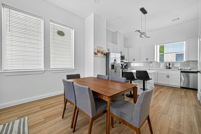 Building Photo - 6346 Culberson St