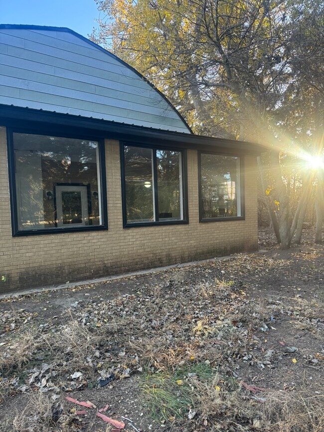 Building Photo - CHRISTMAS SPECIAL!! RURAL Single family home!