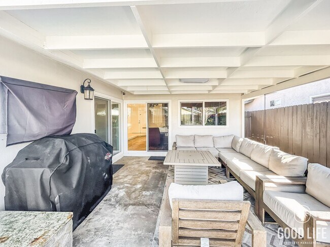 Building Photo - Beautiful 3BD/2BA W/ Private Pool, Attached Garage, and A/C in Clairemont!
