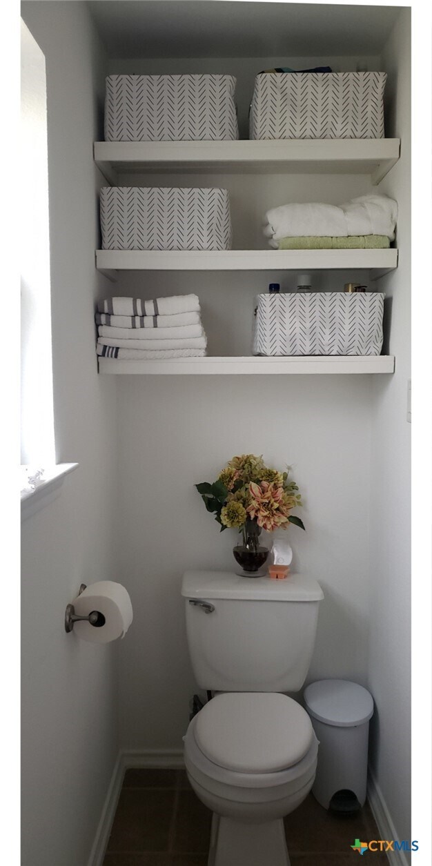 Building Photo - 1121 Dixon Cir