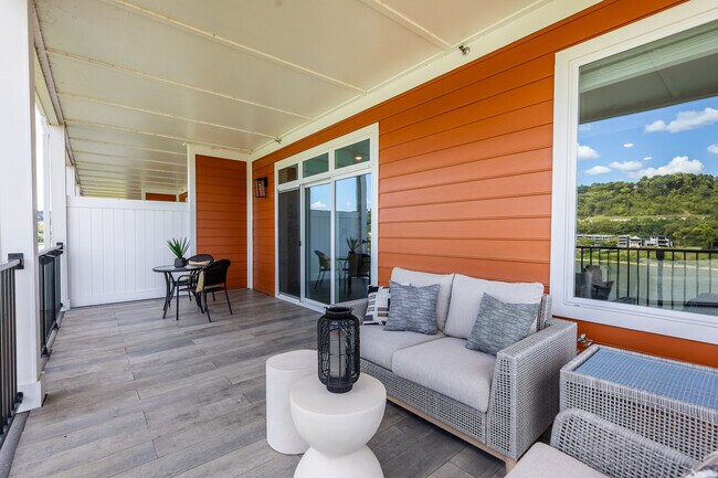 Building Photo - 617 Manhattan Blvd