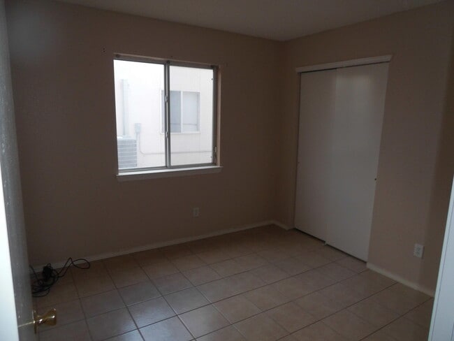 Building Photo - 2260 Tierra De Paz Way