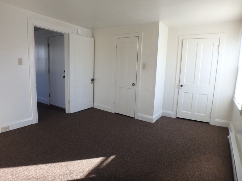 Building Photo - 600 Broad St