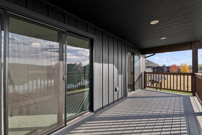 Building Photo - Whitefish Home in The Lakes